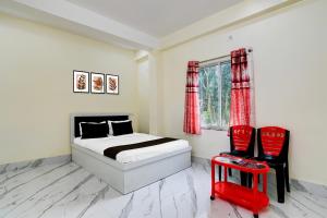 Ένα ή περισσότερα κρεβάτια σε δωμάτιο στο Hotel O Laxmi Hotel And Restaurant