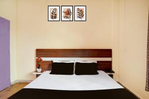 Ένα ή περισσότερα κρεβάτια σε δωμάτιο στο Hotel O SUNLEAF GUEST HOUSE