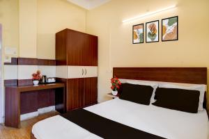 Ένα ή περισσότερα κρεβάτια σε δωμάτιο στο Hotel O SUNLEAF GUEST HOUSE