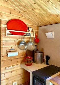 Gallery image of Forest Cabin Near Trillevallen Ski Resort in Trillevallen +8 photos