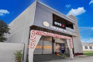 Το κτήριο όπου στεγάζεται  το ξενοδοχείο +21 φωτογραφίες