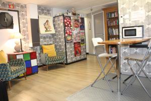 TV a/nebo společenská místnost v ubytování Chambres au grand calme dans maison