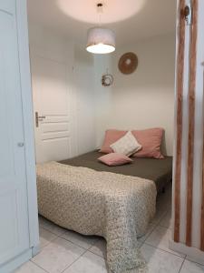 Postel nebo postele na pokoji v ubytování La parenthèse Brognonnaise