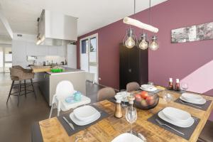 Fotografie z fotogalerie ubytování Casa Milla-Zentrales, modernes Loft in Langenthal -am Fluss mit Balkon, Parkplatz und grosser Küche v destinaci Langenthal