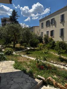 a garden in front of a building at La Terrazza in Tivoli