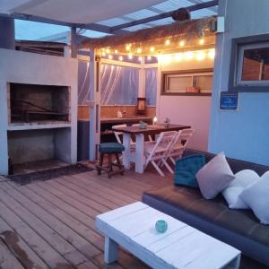 a living room with a couch and a table at RELAX HOUSE PUNTA DEL DIABLO in Punta Del Diablo