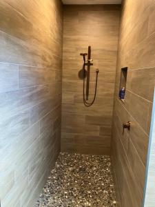 Koupelna v ubytování Waterfront Escape 5 Star Accommodation + 17 fotografií