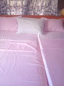 Postel nebo postele na pokoji v ubytování Love Den