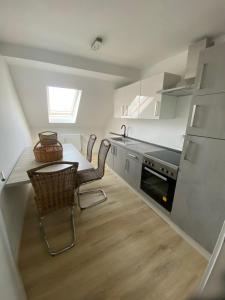 O bucătărie sau chicinetă la Minos Unterkunft