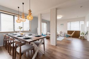 Posezení v ubytování Entire Villa, 2-Min to Beach, near Enoshima Island