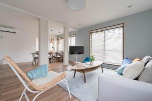 TV a/nebo společenská místnost v ubytování Entire Villa, 2-Min to Beach, near Enoshima Island