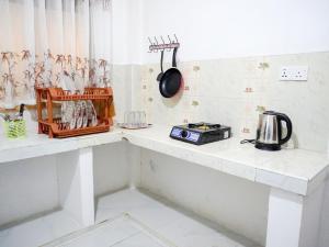 Kuchyň nebo kuchyňský kout v ubytování Thisaru Homestay