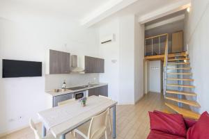 A kitchen or kitchenette at La Chioma di Berenice Garda Residence