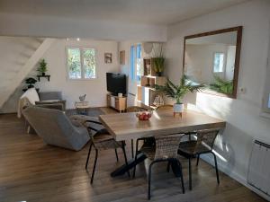 Posezení v ubytování Les Fougères