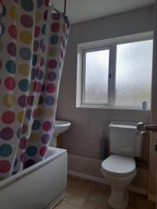 Koupelna v ubytování A Four Bedroom House