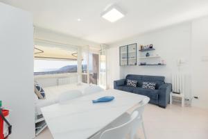 Et opholdsområde på Sanremo Blue House - Piscina & Campo da Tennis