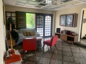 a living room with a couch and a table at Casa Azul in Niterói