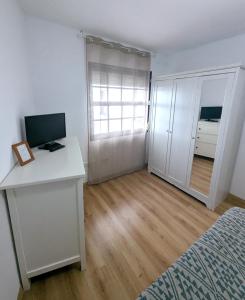 TV a/nebo společenská místnost v ubytování Casa Los Tilos