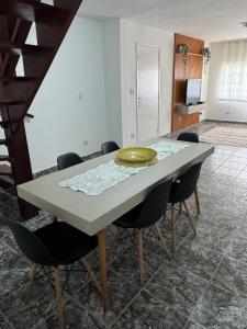 a dining room with a table and chairs at Casa Gonzalez Oliveira in Mongaguá