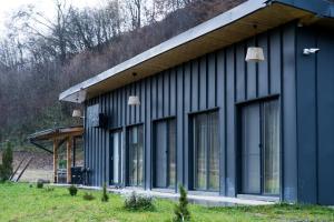 Το κτήριο όπου στεγάζεται  η παραθεριστική κατοικία