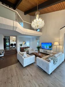 Fotografie z fotogalerie ubytování Wunderschöne Familienvilla mit Schlossblick v destinaci Lahnstein