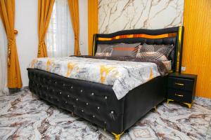 Ένα ή περισσότερα κρεβάτια σε δωμάτιο στο The Peak Residence