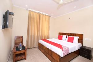 Ένα ή περισσότερα κρεβάτια σε δωμάτιο στο Hotel O Sky +18 φωτογραφίες