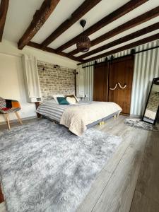 Postel nebo postele na pokoji v ubytování Au petit Jardin Sézannais