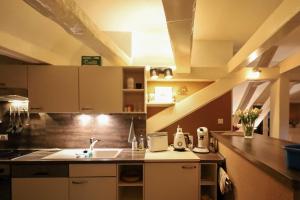 Kuchyň nebo kuchyňský kout v ubytování Kungs Ferienwohnung 2 + 5 fotografií