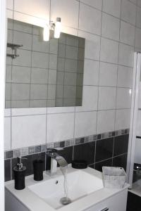 Et badeværelse på Charmant T1 Annecy velos parking prive