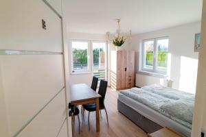 Ένα ή περισσότερα κρεβάτια σε δωμάτιο στο Apartamenty Nad Wiarem