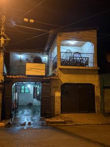 Budova, kde se hostel nachází + 9 fotografií