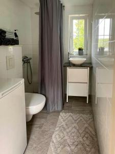 Koupelna v ubytování Tiny House By Sandy Beach Near Gothenburg