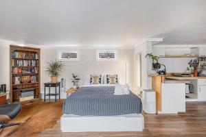 Кухня или мини-кухня в Charming Studio Near Garden of the Gods and Trails
