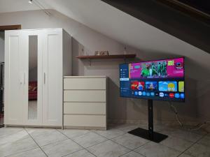 Μια τηλεόραση ή/και κέντρο ψυχαγωγίας στο San Pietro Rooms