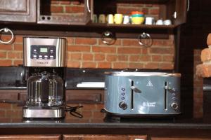 Kuchyň nebo kuchyňský kout v ubytování Brickhaus Hotel - Mbezi Beach