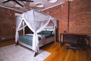 Postel nebo postele na pokoji v ubytování Brickhaus Hotel - Mbezi Beach