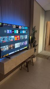 TV a/nebo společenská místnost v ubytování Elegant and classy apartment in Al Faisaliah neighborhood