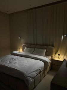 Postel nebo postele na pokoji v ubytování Elegant and classy apartment in Al Faisaliah neighborhood