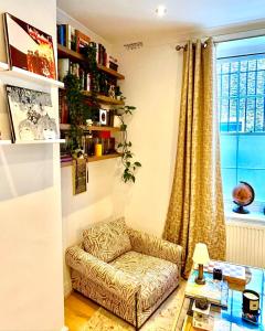 Χώρος καθιστικού στο Charming flat in central London