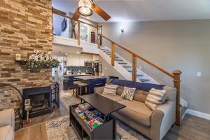 Η κουζίνα ή μικρή κουζίνα στο Mountain Crest Cabin