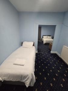 a hotel room with two beds in a room at Maqs Bistro in Egremont