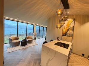 Η κουζίνα ή μικρή κουζίνα στο Aurora Suite