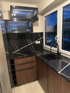 Η κουζίνα ή μικρή κουζίνα στο La calade +14 φωτογραφίες