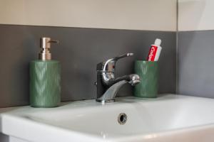 Fotografie z fotogalerie ubytování 2Bdr Central Condo-5min Walk from New Bazaar v destinaci Tirana + 54 fotografií