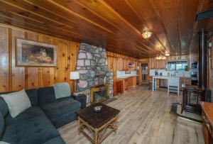 Gallery image of Tahoe Heavenly Hideaway 1060H in South Lake Tahoe