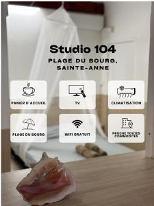 ein Stück Fleisch auf einem Tisch in der Unterkunft Studio 104 - Centre ville et plage de Sainte-Anne in Sainte-Anne