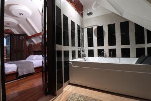 Postel nebo postele na pokoji v ubytování Brickhaus Hotel - Mbezi Beach