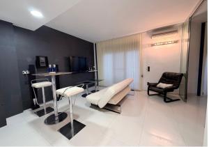 TV a/nebo společenská místnost v ubytování Bonito Apartamento en Moraira a 5 min de la Playa