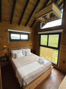 Postel nebo postele na pokoji v ubytování Refúgio com Vista para os Canyons e Hidromassagem + 45 fotografií